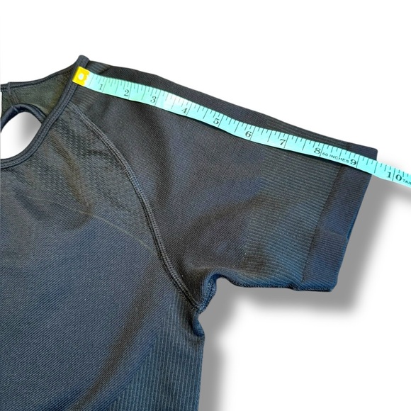 GYMSHARK Ultra Seamless Crop Top Black Women's Short Sleeve Active Sz M EUC - Picture 7 of 7